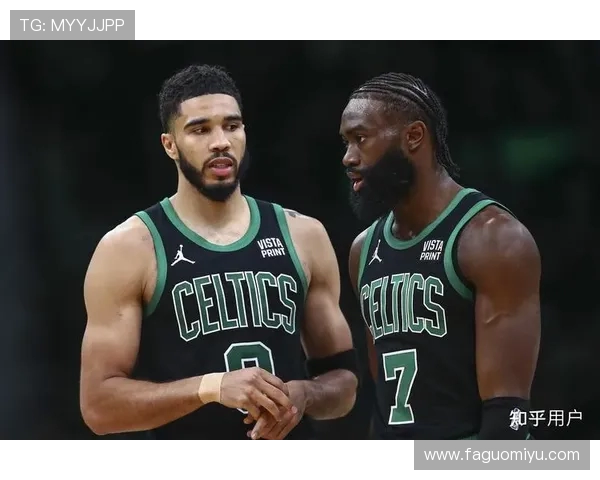 杰伦布朗如何在NBA赛场上展现领导力与全能才华的崛起之路